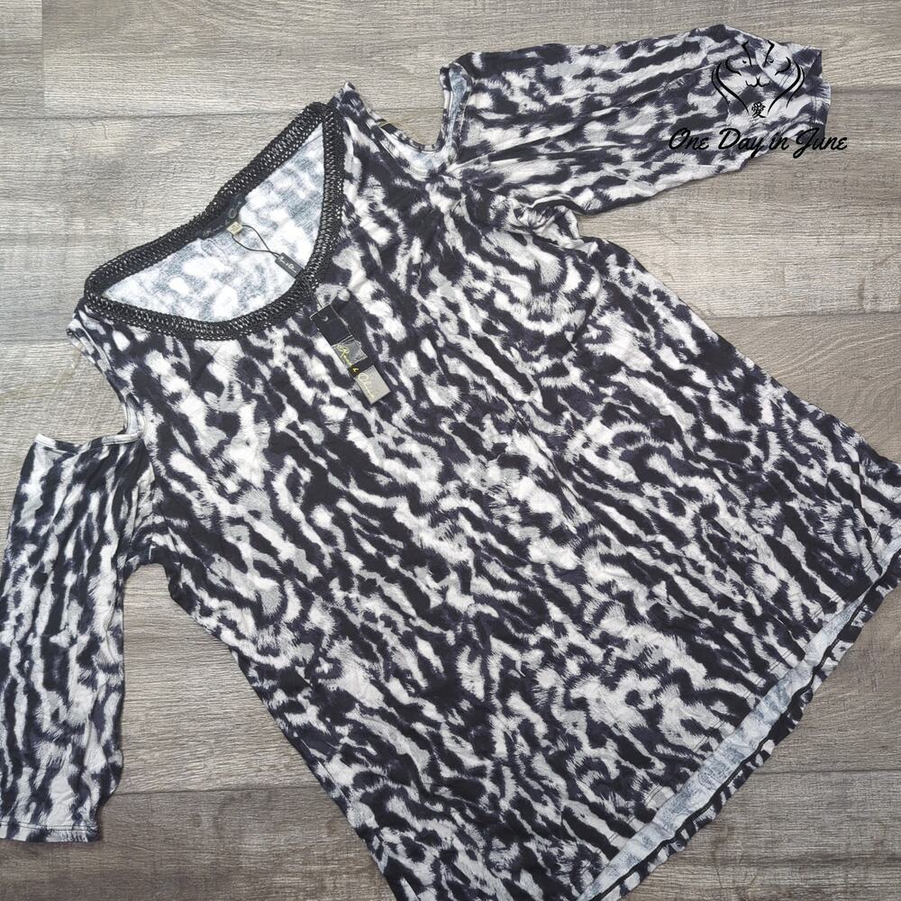Rose & Olive Cold Shoulder Top Size 1X